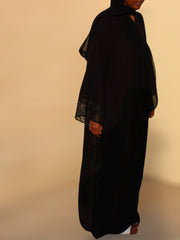 raven abaya